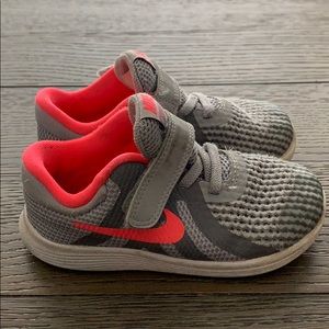 Toddler Nike Revolution Velcro Shoes Size 8